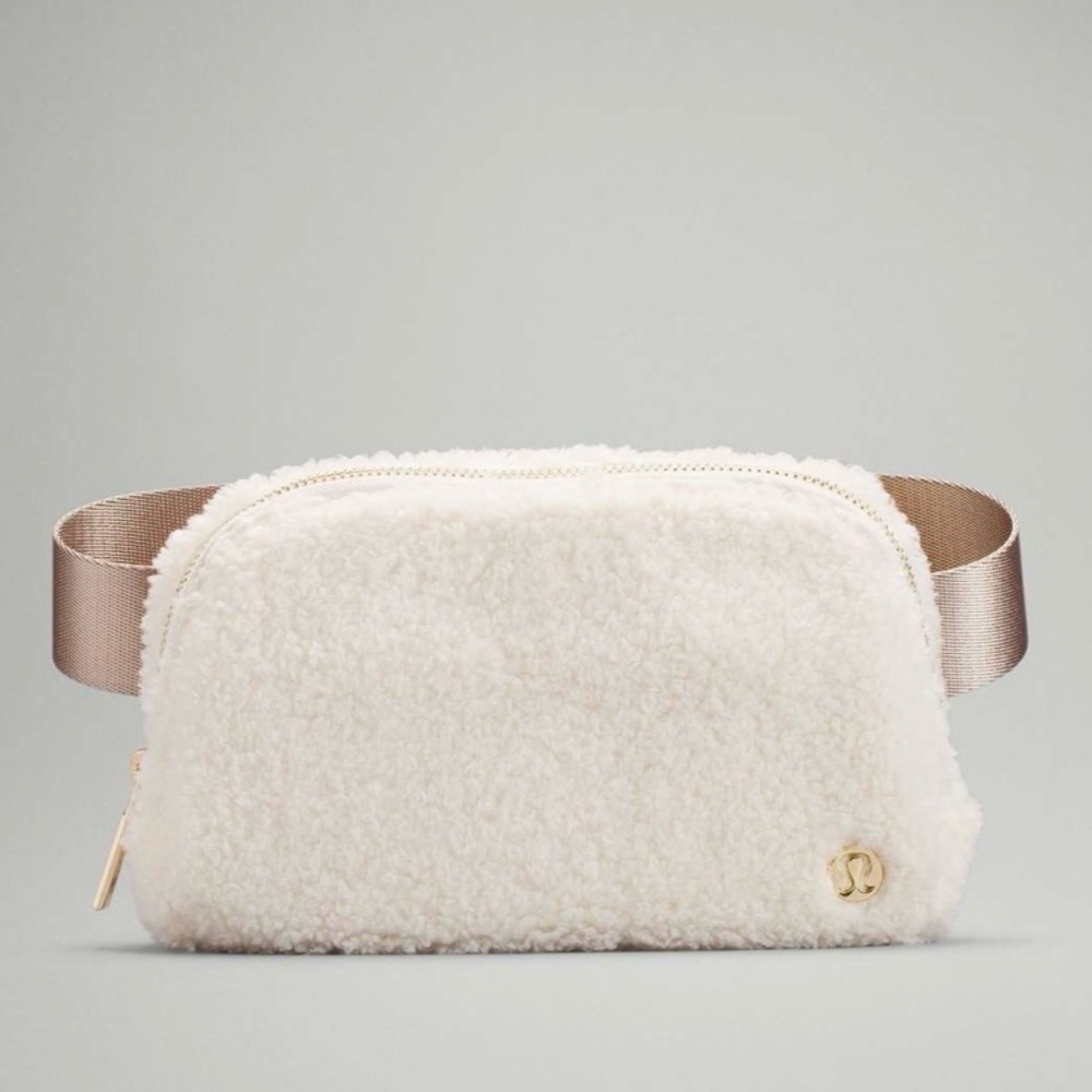 RARE NWOT ⭐️ Lululemon Everywhere Fleece Belt Bag Light Ivory